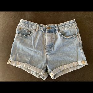 High-waisted Jean shorts